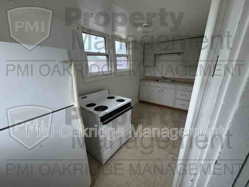 439 1/2 Adams St - Photo 6 of 6