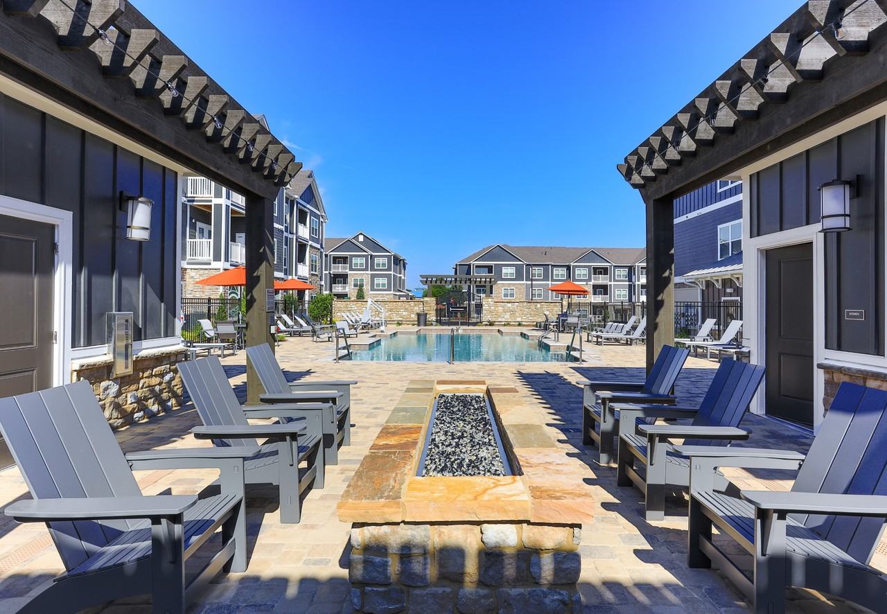Lakewood Station Apartments - Photo 7 of 40
