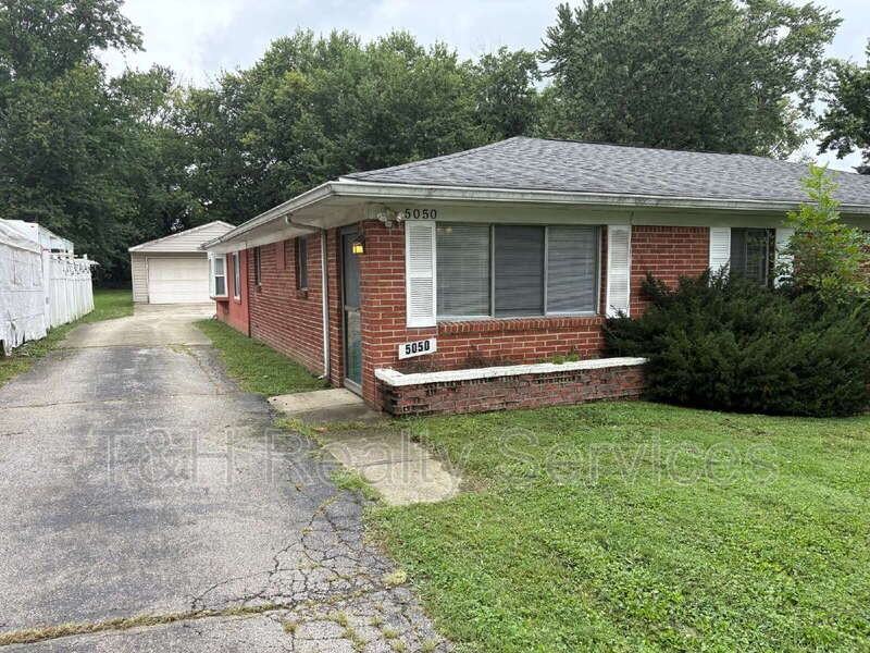 5050 Hardegan St - Photo 5 of 20