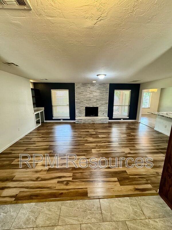 11813 Larkdale Dr - Photo 6 of 26