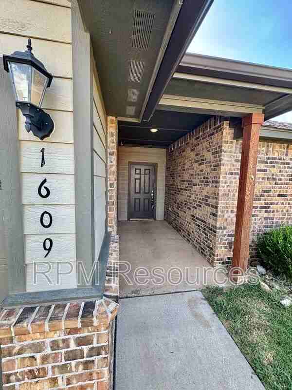 1609 Burgundy Dr - Photo 4 of 22