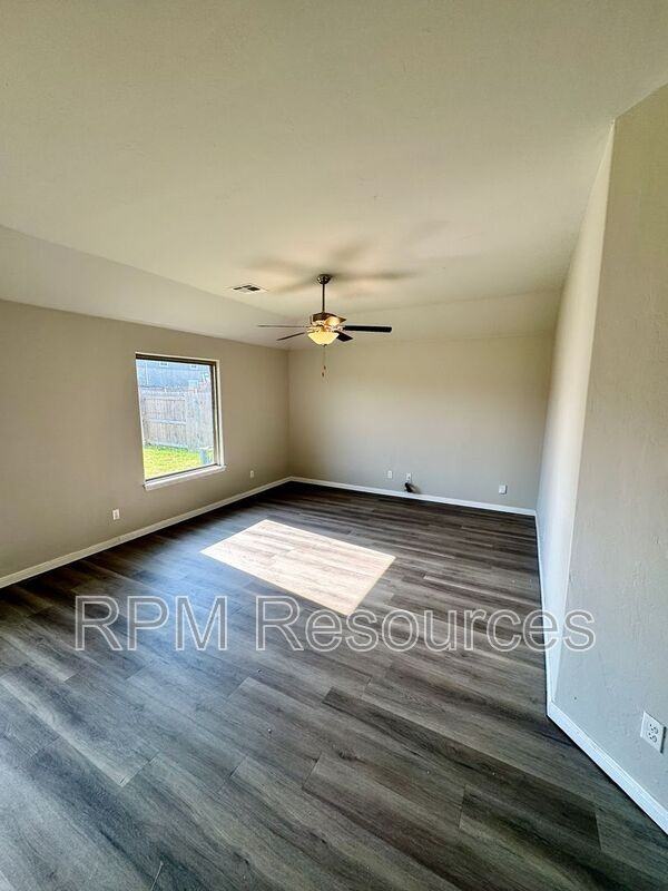 1609 Burgundy Dr - Photo 6 of 22