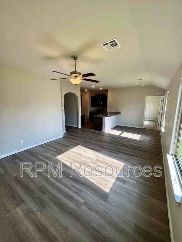 1609 Burgundy Dr - Photo 7 of 22
