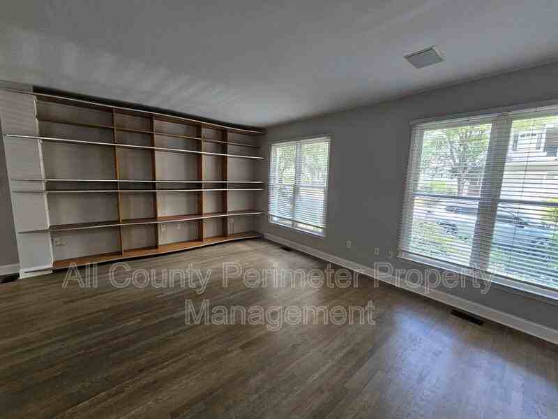 79 Hammock Pl Se - Photo 3 of 19
