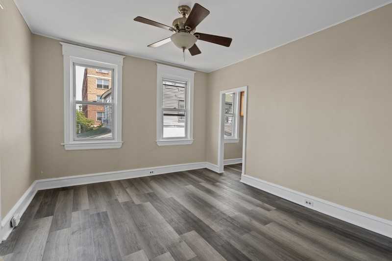 456 S Broadway - Photo 2 of 8