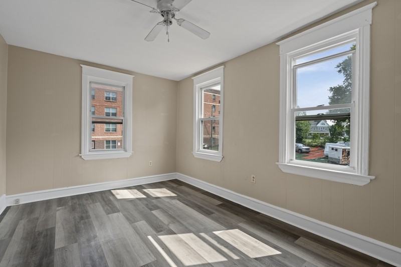 456 S Broadway - Photo 4 of 8