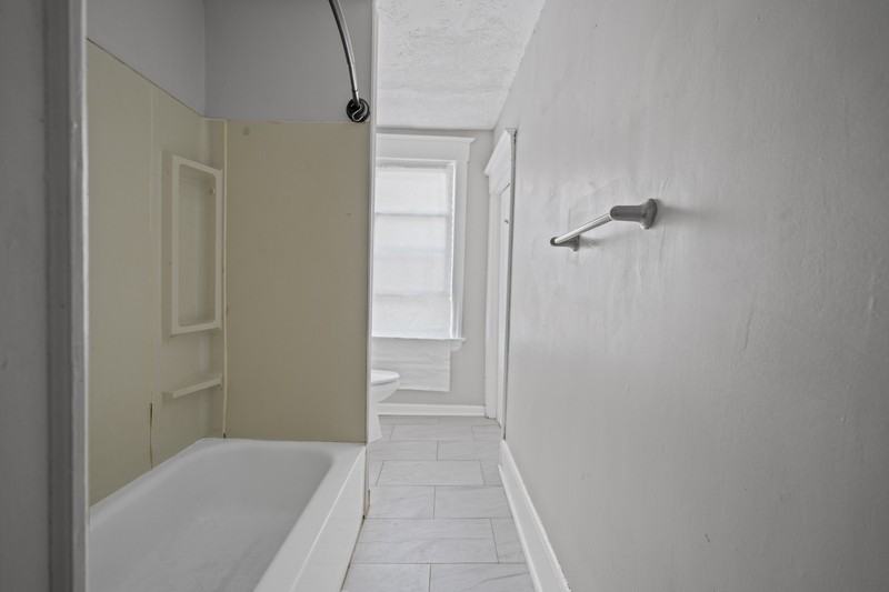 456 S Broadway - Photo 5 of 8