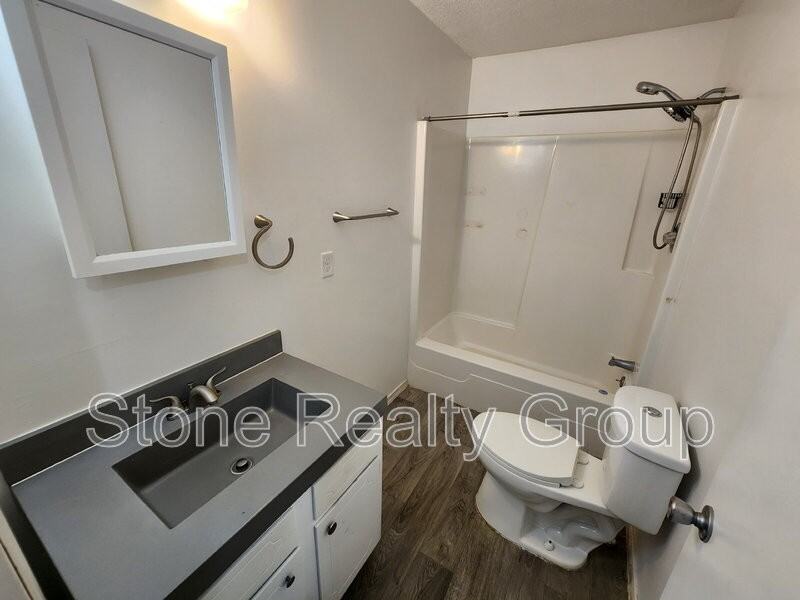 7738 N 42nd 1/2 St - Photo 6 of 8