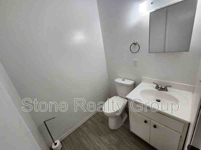 7738 N 42nd 1/2 St - Photo 7 of 8
