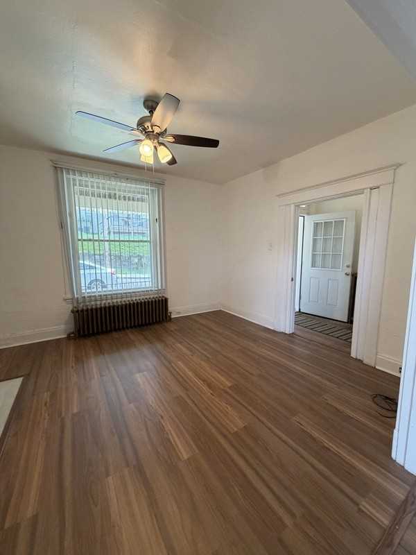 172 Ulysses St - Photo 7 of 19