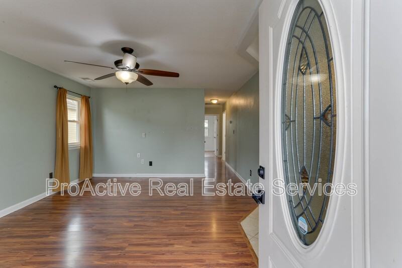 3521 Dana Ln - Photo 4 of 21