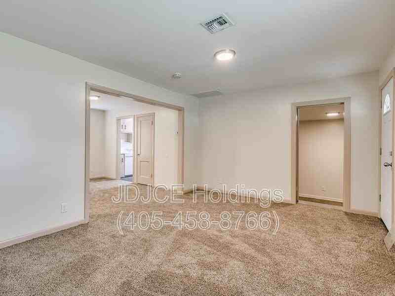 901 Stansell Dr - Photo 4 of 24