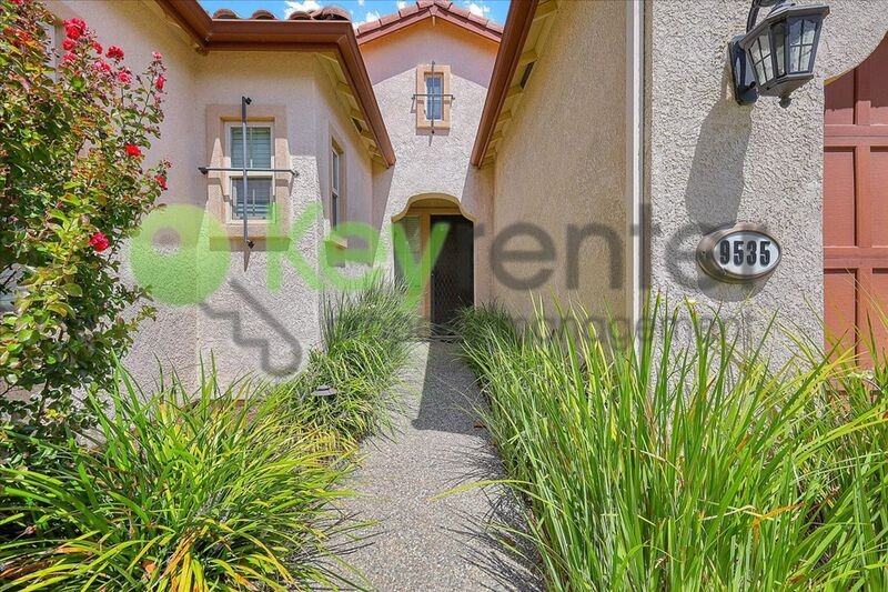 9535 Setina Ln - Photo 3 of 41