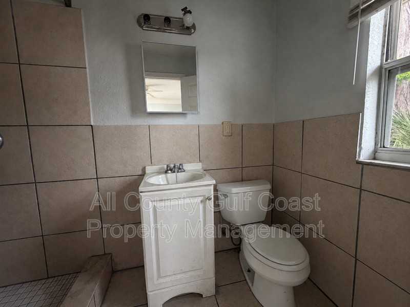 2416 10th St W - Photo 5 of 8