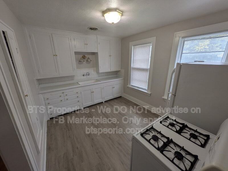 1532 W Barker Ave - Photo 2 of 11