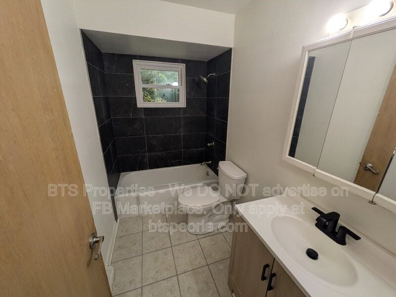 622 W Laclaire Ln - Photo 6 of 14