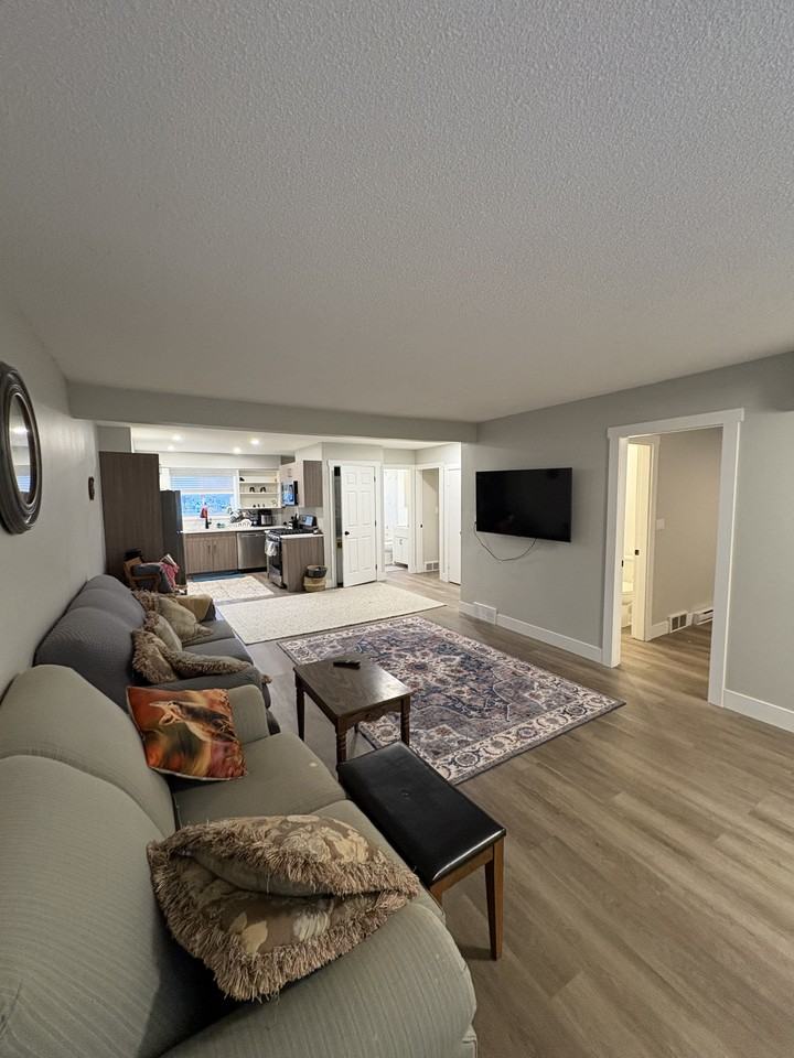 8958 Broadway - Photo 4 of 12