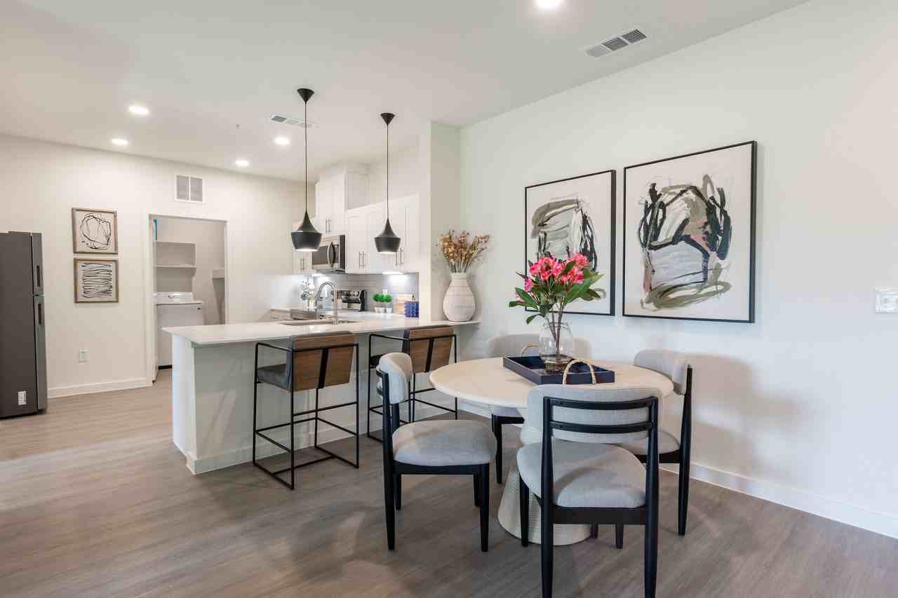901 Rendon - Photo 2 of 49
