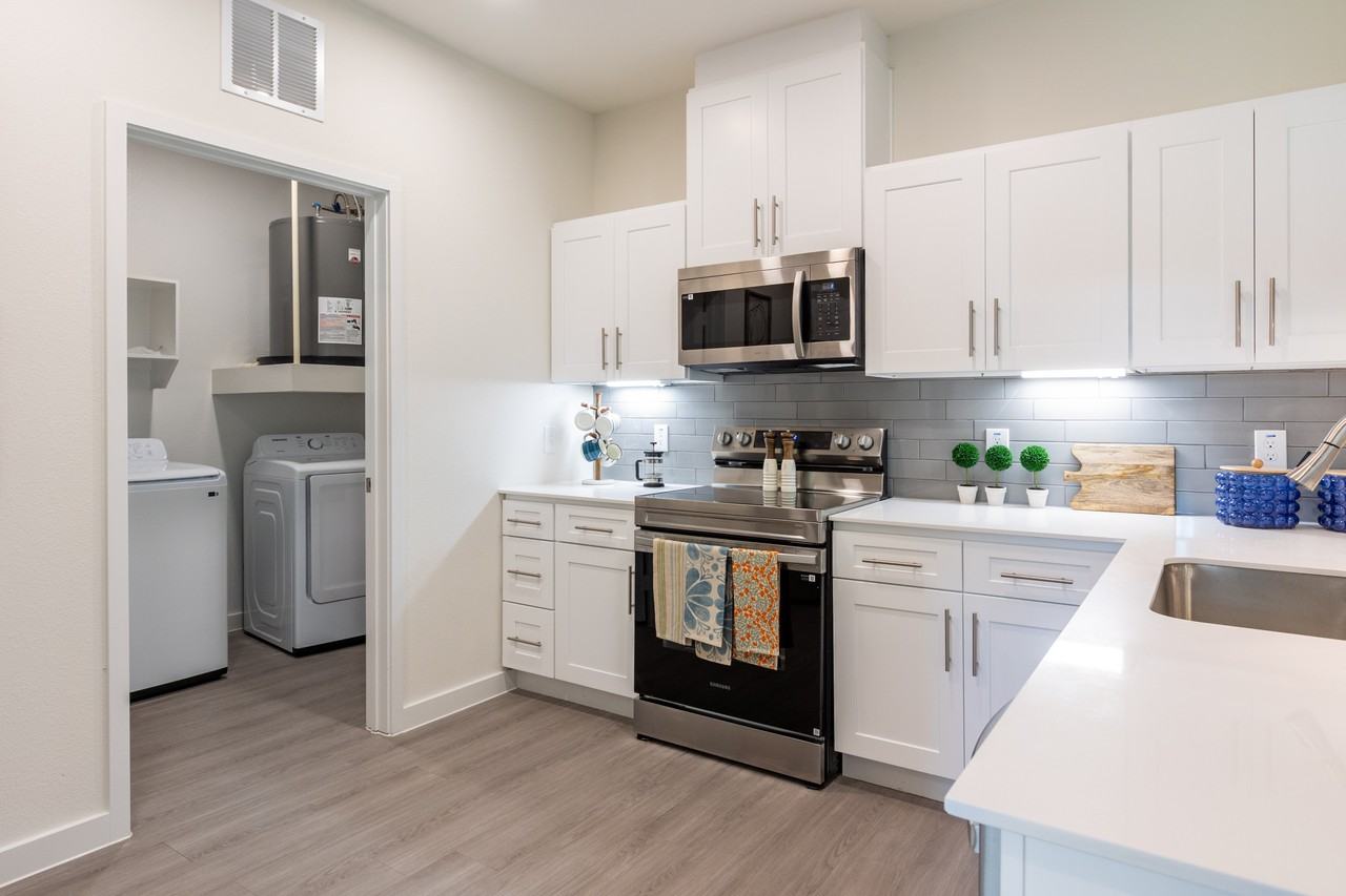 901 Rendon - Photo 4 of 49