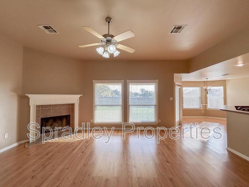2318 Kingsbury Dr - Photo 2 of 14