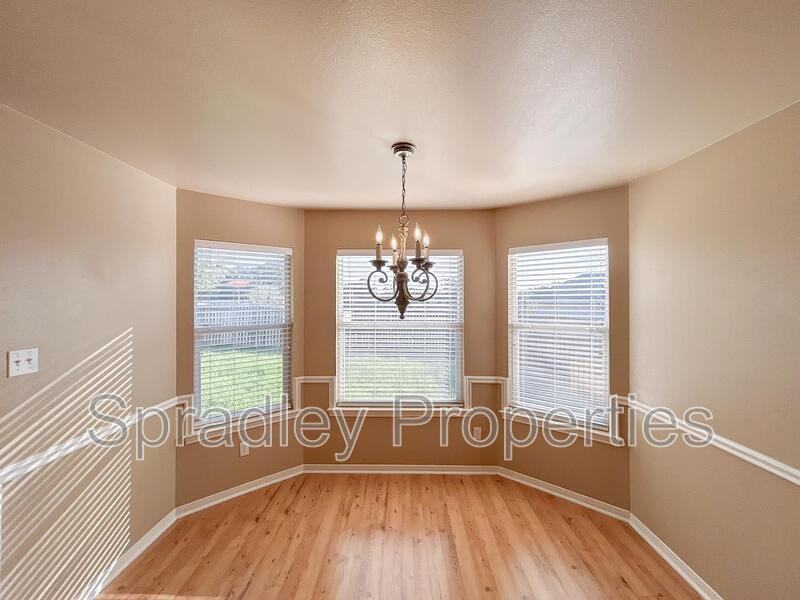 2318 Kingsbury Dr - Photo 4 of 14
