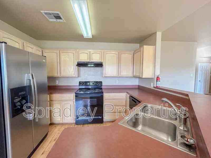 2318 Kingsbury Dr - Photo 5 of 14
