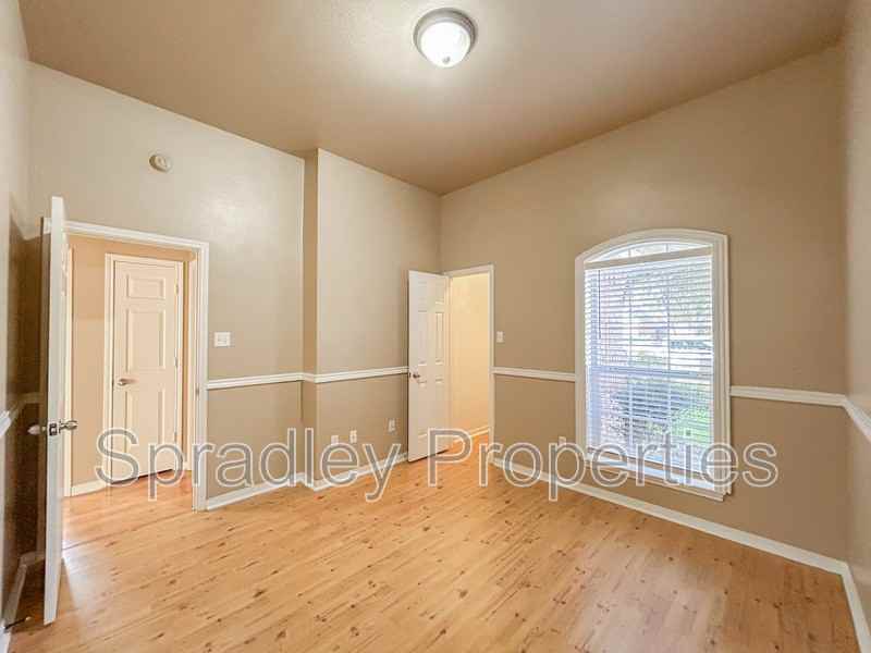 2318 Kingsbury Dr - Photo 6 of 14