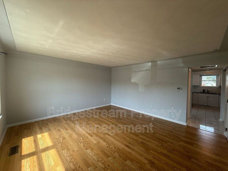 3851 Hillsboro Dr - Photo 2 of 11
