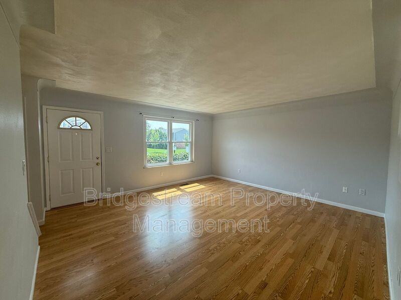 3851 Hillsboro Dr - Photo 3 of 11