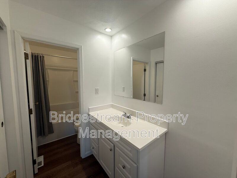 3851 Hillsboro Dr - Photo 4 of 11