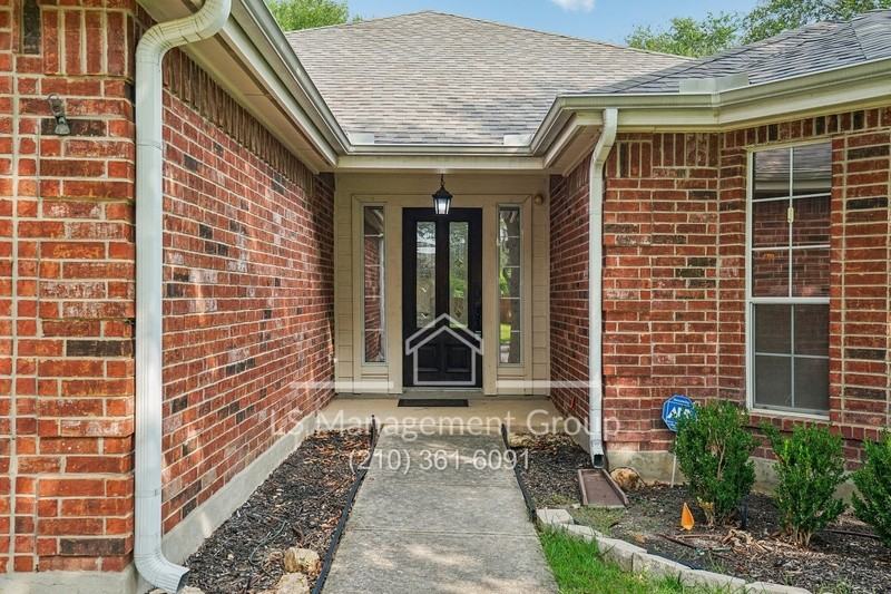 14343 Markham Gln - Photo 4 of 40