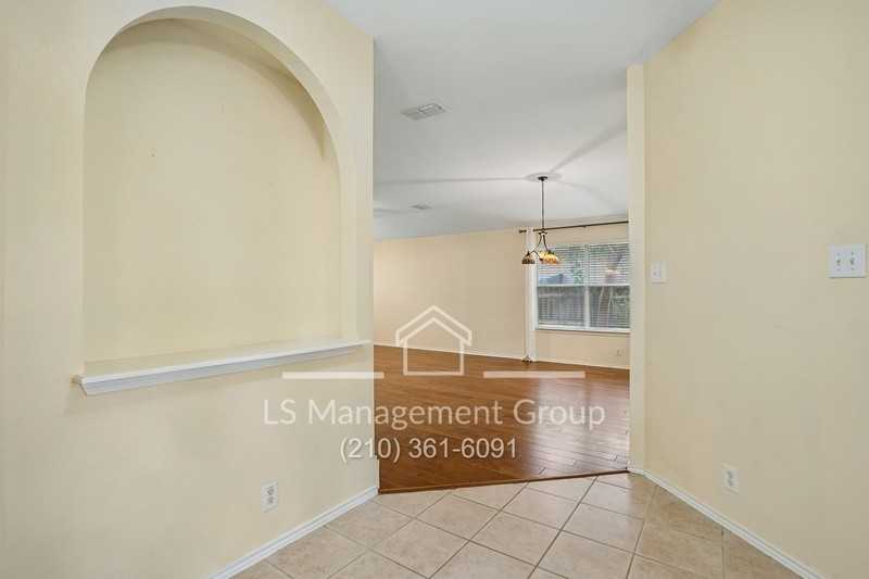14343 Markham Gln - Photo 7 of 40