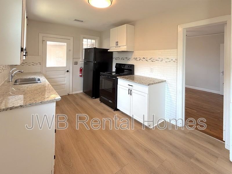 814 Saint Clair St - Photo 2 of 31