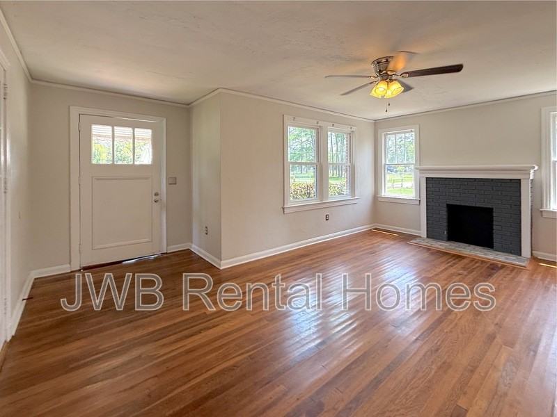 814 Saint Clair St - Photo 5 of 31