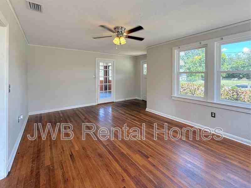 814 Saint Clair St - Photo 6 of 31