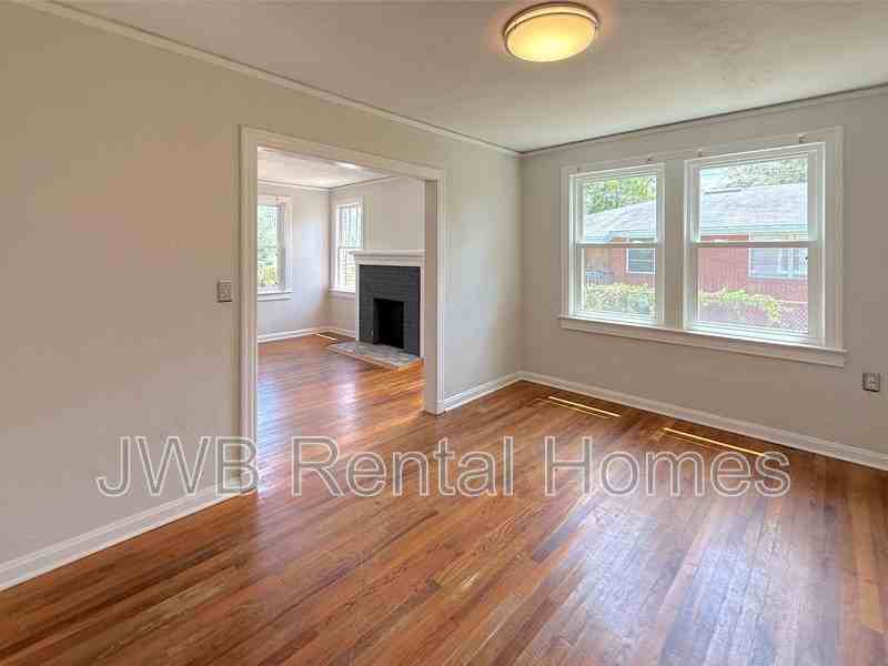 814 Saint Clair St - Photo 7 of 31