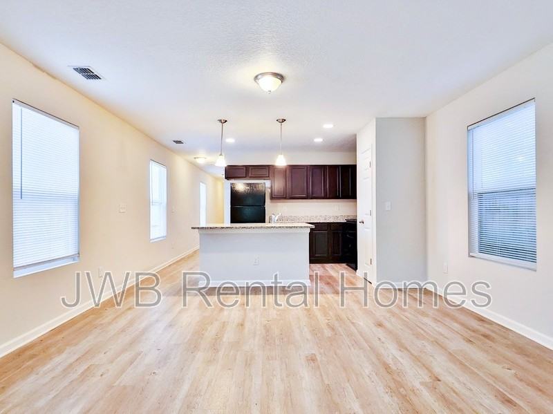 8509 Berry Ave - Photo 4 of 11