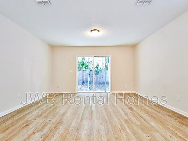 8509 Berry Ave - Photo 6 of 11