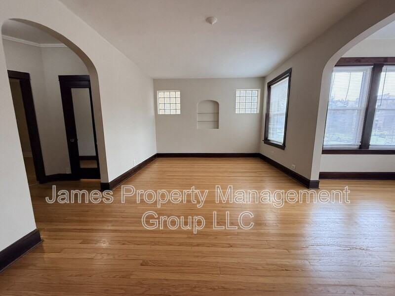2736 W Giddings St - Photo 2 of 10