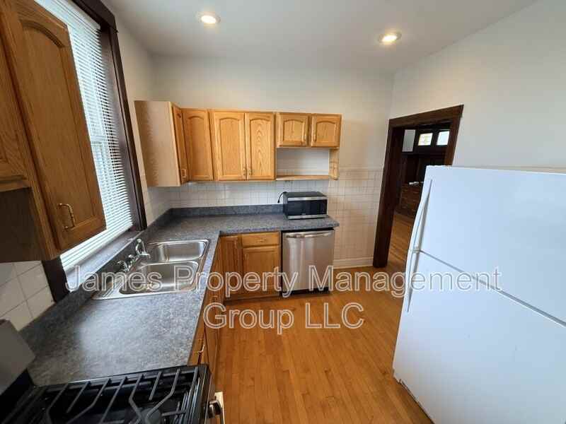 2736 W Giddings St - Photo 5 of 10