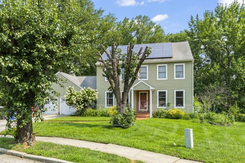100 Westwood Hl - Photo 2 of 25