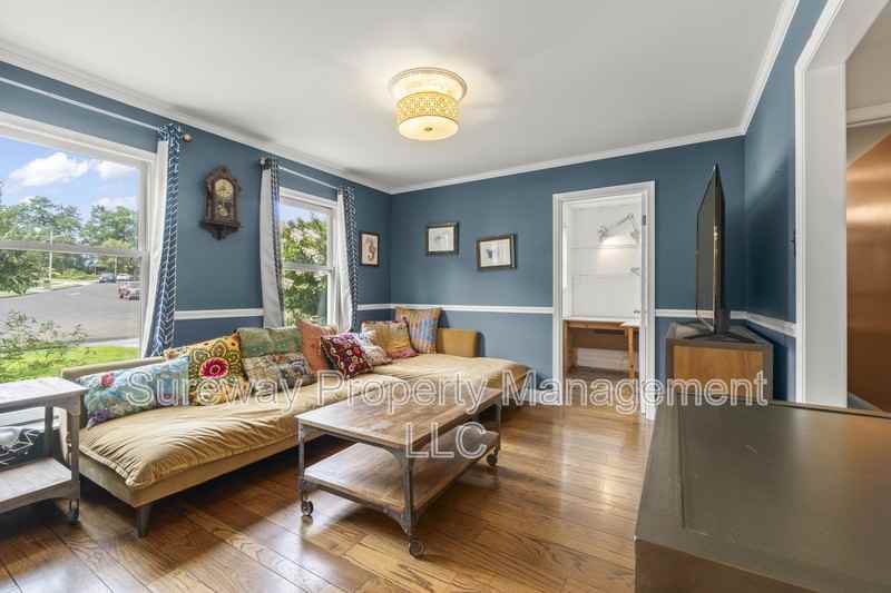 100 Westwood Hl - Photo 3 of 25