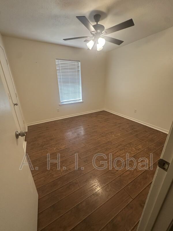 7040 Fulham Dr - Photo 4 of 17