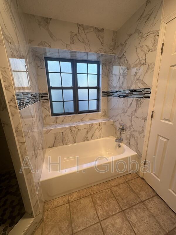7040 Fulham Dr - Photo 5 of 17