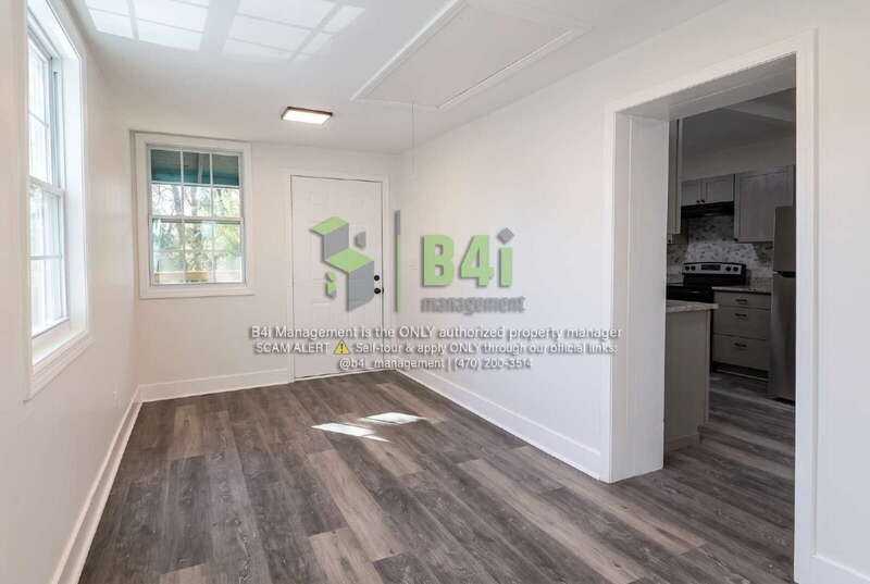 1418 E 10th St - Photo 3 of 21