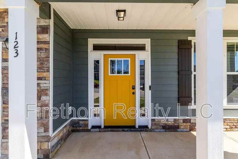 123 Pebble Ln - Photo 2 of 27