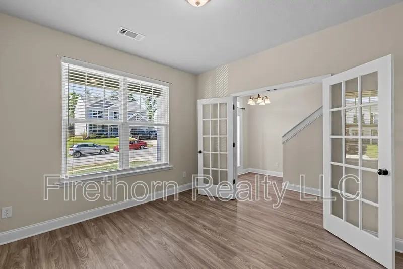 123 Pebble Ln - Photo 3 of 27