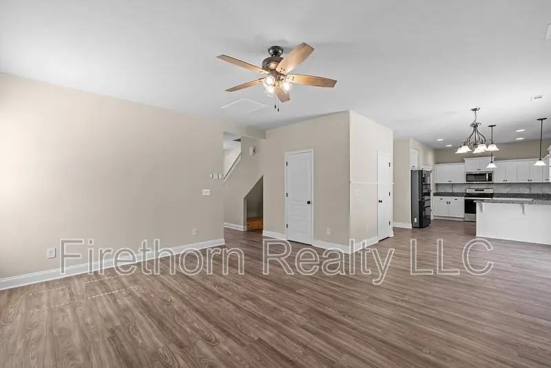 123 Pebble Ln - Photo 5 of 27