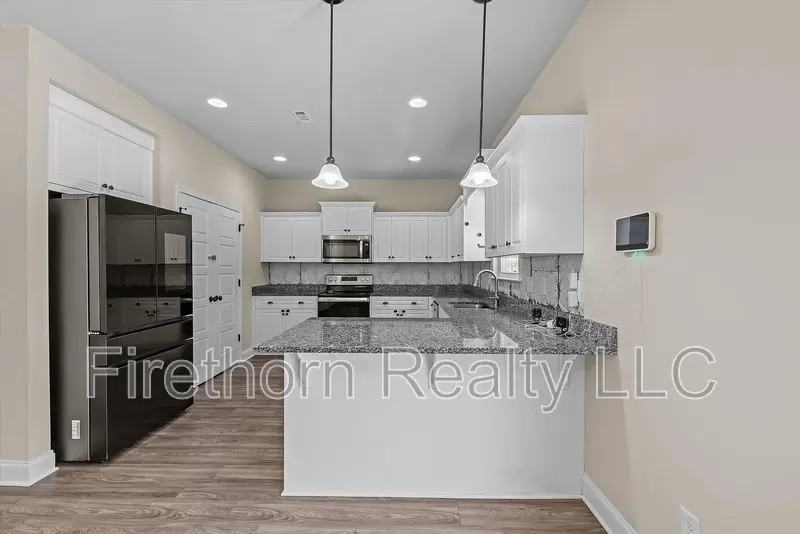 123 Pebble Ln - Photo 7 of 27