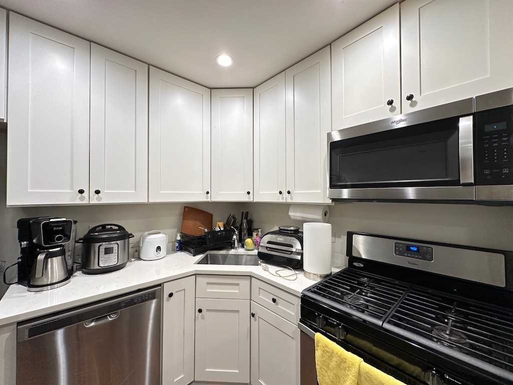 3940 N Pulaski Rd #2B - Photo 3 of 21
